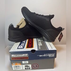 Skechers Black Sneakers with Cushioned Sole and Breathable Knit Upper